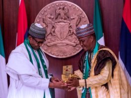 Miyetti 2: President Buhari receives a presentation from MACBAN National President Alhaji Muhammadu Kiruwa as he receives in audience Leadership of Miyetti Allah Cattle Breeders Association of Nigeria (MACBAN) in State House on 18th Jan 2019
