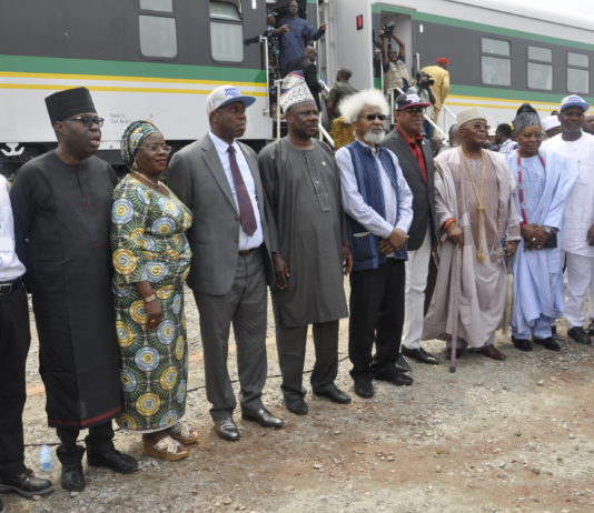 The Hon. Minister of Transportation, Rt. Hon. Chibuike Rotimi Amaechi flanked by the Ogun State Governor, Ibikunle Amosu, Prof. Wole Soyinka, Chairman, Senate Committee on Land Transport, Sen. Olugbenga Ashafa, Ogun State Paramount Ruler, the Alake of Egba Land, Oba Adedotun Gbadebo and other dignitaries at the flag-off of the free train ride in Abeokuta, Ogun State at the weekend.
