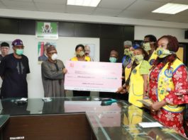 Lions club give cheque to FG