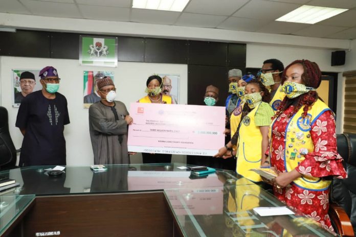 Lions club give cheque to FG