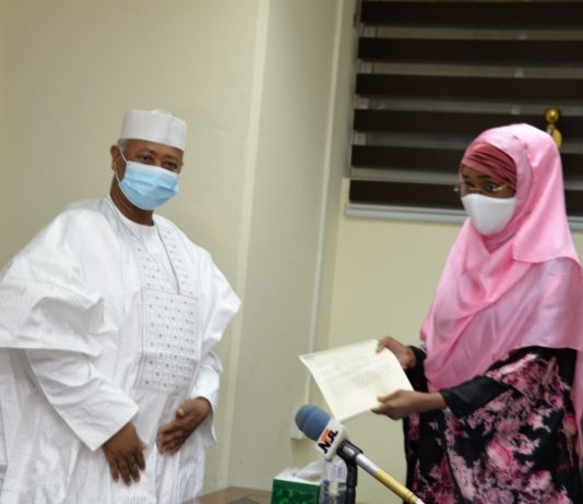 (Right) The Honourable Minister of Humanitarian Affairs, Disaster Management and Social Development, Sadiya Umar Farouq receiving letter of Covid-19 palliative from the Executive Secretary Petroleum Equalisation Fund, Ahmed Bobboi.