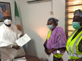 (L-R) The Deputy Governor of Nasarawa State, Dr. Emmanuel Akabe, receiving letter of handing over of Covid-19 palliatives from the Director Legal Service of the Federal Ministry of Humanitarian Affairs, Disaster Management and Social Development, Laurat Ajima Elayo