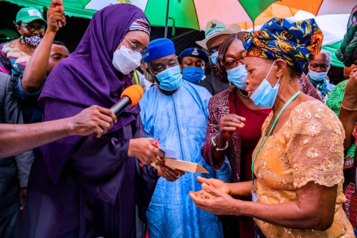 The Honourable Minister of Humanitarian Affairs, Disaster Management and Social Development, Sadiya Umar Farouq handing the Cash payment from the Conditional Cash Transfer to one of the beneficiaries during the flagg off at Holy Child Primary School, Nung Udoe Itak Ikono LGA in Akwa Ibom State on September 29, 2020.