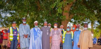 (2ND-R) Representing The Honourable Minister Of Humanitarian Affairs, Disaster Management And Social Development, Grema Ali Alhaji,(4th-R) Director Social Development, Dr Dorathy Nwodu,(4TH-L) Special Adviser to The Minister On Humanitarian Affairs, Alh. Musa Bungudu, (3RD-L) The Chief Of Barwa, Chief Monday Kogi,(1st-R) Sarkin Pada, David Bawa, (2ND-R) Sarkin Samari, Musa Giba And Others, During The International Day For The Eradication Of Poverty, Held At Barwa Community On The 17th October, 2020.