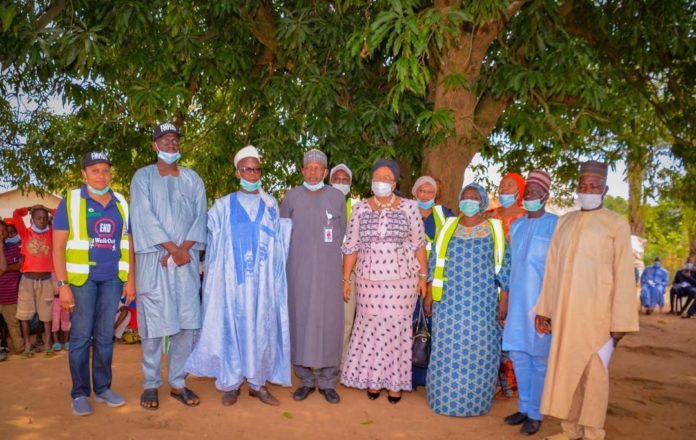 BARWA (2ND-R) Representing The Honourable Minister Of Humanitarian Affairs, Disaster Management And Social Development, Grema Ali Alhaji,(4th-R) Director Social Development, Dr Dorathy Nwodu,(4TH-L) Special Adviser to The Minister On Humanitarian Affairs, Alh. Musa Bungudu, (3RD-L) The Chief Of Barwa, Chief Monday Kogi,(1st-R) Sarkin Pada, David Bawa, (2ND-R) Sarkin Samari, Musa Giba And Others, During The International Day For The Eradication Of Poverty, Held At Barwa Community On The 17th October, 2020.