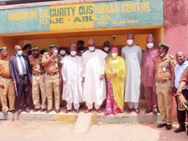 (5th right) The representative of the Honourable Minister of Humanitarian Affairs, Disaster Management and Social Development, Dr. Abubakar A. Sulieman, (6th right) Representative of the Minister of Agriculture, Karima Babangida (7th right) the Honourable Minister of Water Resources, Engr. Suleiman H. Adamu, FNSE, FAEng, Officers of the Medium Security Custodial Center at Kuje Custodial Centre, Abuja and other Rep. of Ministers during the commemoration of the World Hand Washing Day, 15th October, 2020.