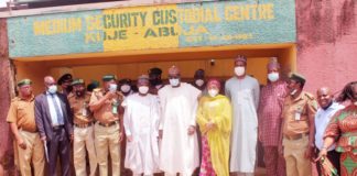 (5th right) The representative of the Honourable Minister of Humanitarian Affairs, Disaster Management and Social Development, Dr. Abubakar A. Sulieman, (6th right) Representative of the Minister of Agriculture, Karima Babangida (7th right) the Honourable Minister of Water Resources, Engr. Suleiman H. Adamu, FNSE, FAEng, Officers of the Medium Security Custodial Center at Kuje Custodial Centre, Abuja and other Rep. of Ministers during the commemoration of the World Hand Washing Day, 15th October, 2020.