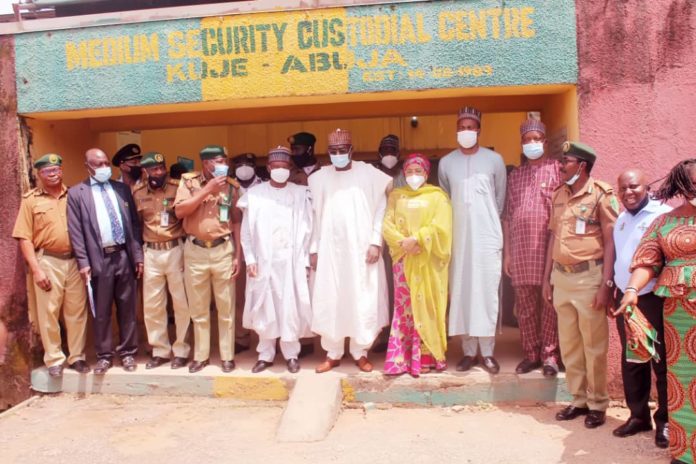 PRISONS (5th right) The representative of the Honourable Minister of Humanitarian Affairs, Disaster Management and Social Development, Dr. Abubakar A. Sulieman, (6th right) Representative of the Minister of Agriculture, Karima Babangida (7th right) the Honourable Minister of Water Resources, Engr. Suleiman H. Adamu, FNSE, FAEng, Officers of the Medium Security Custodial Center at Kuje Custodial Centre, Abuja and other Rep. of Ministers during the commemoration of the World Hand Washing Day, 15th October, 2020.