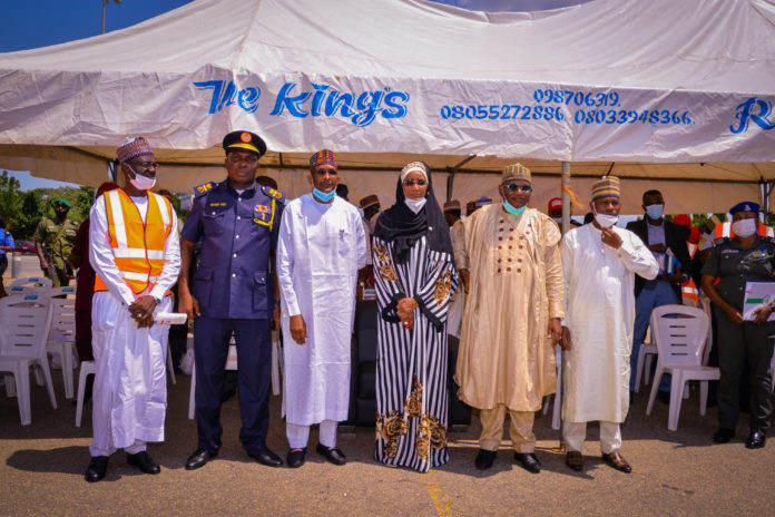 IDDR (3RD-R) THE HONOURABLE MINISTER OF HUMANITARIAN AFFAIRS, DISASTER MANAGEMENT AND SOCIAL DEVELOPMENT, SADIYA UMAR FAROUQ,(3RD-R) THE PERMANENT SECRETARY OF HUMANITARIAN AFFAIRS,DISASTER MANAGEMENT AND SOCIAL DEVELOPMENT, NURA BASHEER ALKALI,(1ST-L) DIRECTOR HUMANITARIAN AFFAIRS, GREMA ALI ALHAJI,(2ND-L) ASSISTANT COMPTROLLER GENERAL OF FEDERAL FIRE SERVICE, KAREBO SAMSON,(1ST-R) DG NEMA,MOHAMMED MUHAMMED,(2ND-R) DG FERMA, ABBAS G IDRIS , DURING THE COMMEMORATION OF 2020 INTERNATIONAL DAY FOR DISASTER RISK REDUCTION, HELD OUTSIDE THE TOWER B PHASE 1 FEDERAL SECRETARIAT ABUJA, ON THE 23 OCTOBER,2020.