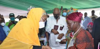 (left) Honourable Minister of Humanitarian Affairs, Disaster Management and Social Development, Sadiya Umar Farouq, the Executive Governor of Ondo State, Arakunrin Oluwarotimi Akeredolu, presenting Federal Government Special Cash Grant for Rural Women Programme to a beneficiary, during the flag off ceremony of the programme in Akure, Ondo State, 26th November, 2020. Photo by Khalid Ahmed