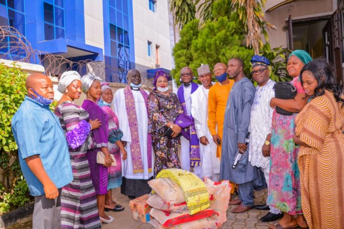 FMHADMSD, IDPWDS (6th L) Representative of the Honourable Minister, Humanitarian Affairs, Disaster Management and Social Development, Director Special Needs, Onwukwue Nkechi Florence, (7th L) the Vicar of St Matthew Anglican Church, Gwarimpa, Ven Andrus Ukaejiofo and (5th L) Ven Joshua Lambert, and others, during the Church Service organised to mark the International Day for Persons with Disabilities, at St Matthew Anglican Church, Gwarimpa Abuja, on Sunday 29th November, 2020.