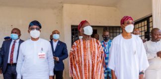 L-R: Gov Gboyega Oyetola of the State of Osun, Chief Bisi Akande and Minister of Interior, Ogbeni Rauf Aregbesola.