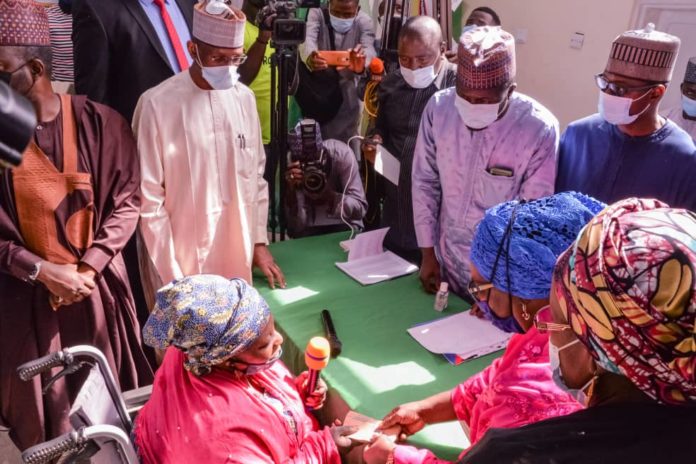 (3rd Left) Representative of the Honourable Minister of Humanitarian Affairs, Disaster Management and Social Development, the Permanent Secretary of the Ministry, Bashir Nura Alkali, (2nd Right) the Deputy Governor of Kaduna State, Her Excellency, Dr Hadiza Sabuwa Balarabe, (2nd Left), Honourable Yusuf Ibrahim Zailani, Speaker Kaduna State House of Representatives, (1st left) a beneficiary, Zainab Abdullazeez, during the flag off of Federal Government Cash Grant for Rural Women : Khalid Ahmed. (3rd Left) Representative of the Honourable Minister of Humanitarian Affairs, Disaster Management and Social Development, the Permanent Secretary of the Ministry, Bashir Nura Alkali, (2nd Right) the Deputy Governor of Kaduna State, Her Excellency, Dr Hadiza Sabuwa Balarabe, (2nd Left), Honourable Yusuf Ibrahim Zailani, Speaker Kaduna State House of Representatives, (1st left) a beneficiary, Zainab Abdullazeez, during the flag off of Federal Government Cash Grant for Rural Women : Khalid Ahmed.