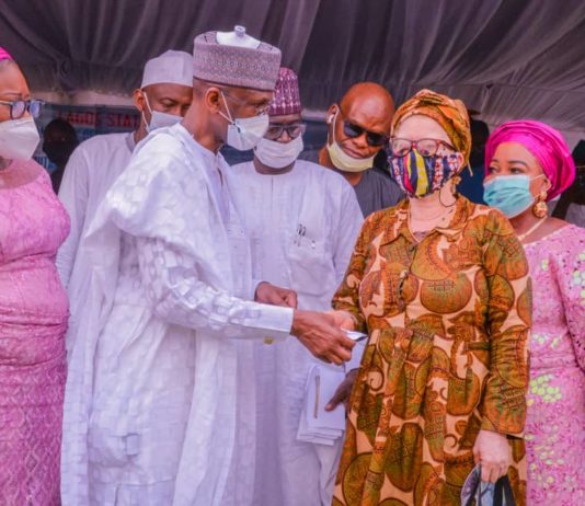 (1st Left) Representative of the Honourable Minister of Humanitarian Affairs, Disaster Management and Social Development, The Permanent Secretary of the Ministry, Bashir Nura Alkali, (2nd Left) The Deputy Governor, Lagos State, His Excellency Dr. Kadiri Obafemi Hamzat, (3rd Left) Honourable Commissioner Ministry of Wealth Creation and Employment, Honourable. Mrs Yetunde Arobieke, (1st Right) Director Humanitarian Affairs, Grema Ali Alhaji, (3rd Right) a Beneficiary, oluwatoyin Alade, during the Federal Government Special Grants for Rural Women in Lagos, held at Police College Ground Oba Akinjobi Way, G.R.A Ikeja, on the 29th, January, 2021. Photo: Khalid Ahmed.