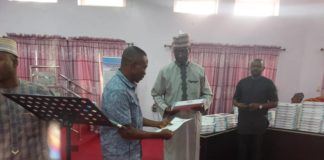 The representative of the Honourable Minister Abdullahi Usman and a beneficiary during the distribution of engagement letters and devices to independent monitors in Nassarawa State, 8th July, 2021.