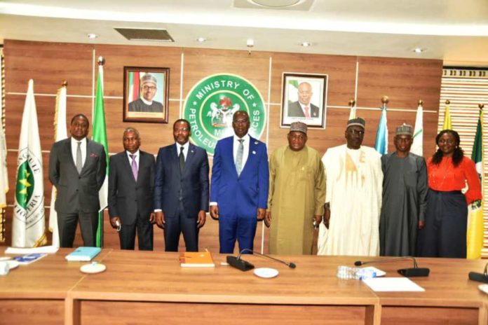 Chief Timipre Sylva and the PS, Dr. Nasir Sani Gwarzo in a Group photograph