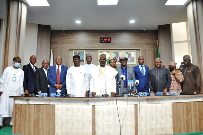 THE NEW MINISTER OF POWER, HIS EXCELLENCY, ENGR. ABUBAKAR D. ALIYU, (CENTRE); ON HIS RIGHT, THE PERMANENT SECRETARY, WILLIAM ALO, AND DIRECTORS OF THE MINISTRY, DURING THE MINISTER’S RESUMPTION