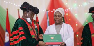 he Minister of Defence presenting the Honorary Degree to the immediate past Chief of Army Staff, Late Lt Gen Ibrahim Attahiru' s widow.