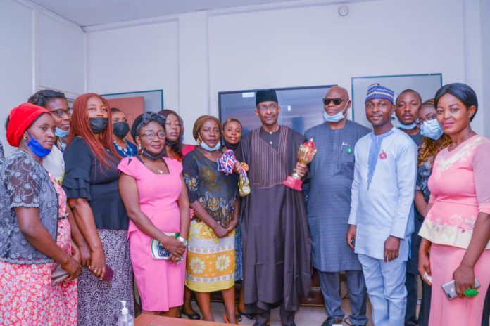 (4th Right) The Permanent Secretary,Federal Ministry of Humanitarian Affairs,Disaster Management and Social Development, Bashir Nura Alkali, (3rd Right) Director HRM Abdulrahman Babatunde Jaji, (2nd Right) SM Team Humanitarian Affairs, Kazim Adenekan, and Team members of the Ministry's Women Handball, during the Team's visit to the office of the Permanent Secretary to hand over the 1st Inter Ministerial Handball Competition, 1st position Trophy. On the 10th November, 2021. In Abuja.