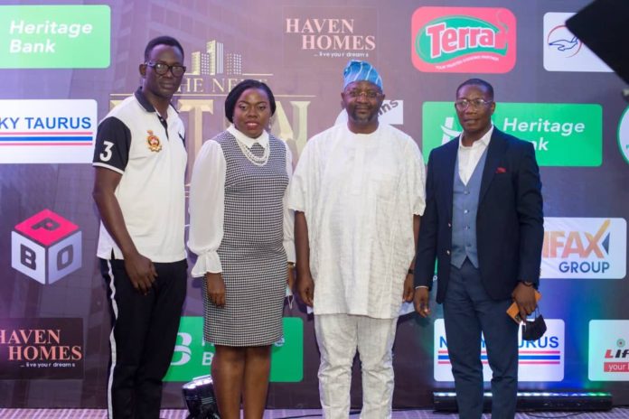 Hon. Minister of Youth and Sports Development, Chief Sunday Dare and Delta State Governor, Dr Ifeanyi Okowa sign MoU on National Sports Festival 2022 during the Extra Ordinary National Council on Sports Meeting in Asaba on Monday, 20th December, 2021