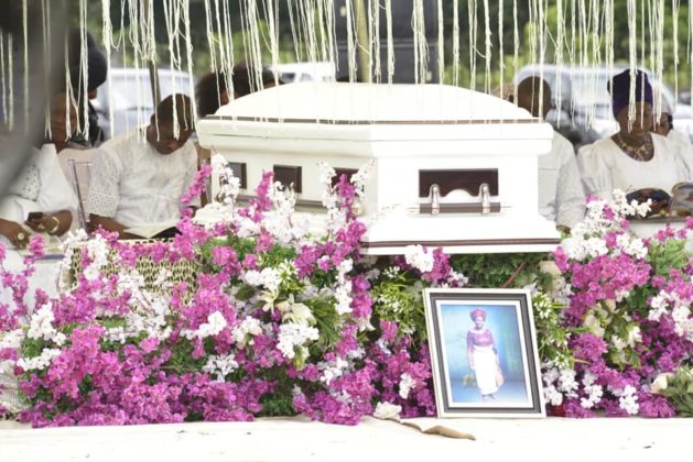 Ikpeazu attends Burial of the Late Mother of Sir G. C. Onyedilefu at Nvosi, Isiala Ngwa South LGA