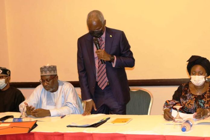 Honourable Minister of Works and Housing, Mr Babatunde Fashola SAN the Honourable Minister of Works and Housing, Mr Babatunde Fashola SAN making his submission at the meeting. Sitting to his right is the Minister of Water Resources Engr Suleiman Adamu