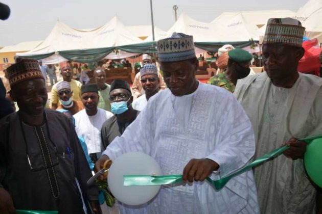 The representative of President Muhammadu Buhari, Minister of Defence, Maj Gen Bashir Salihi Magashi officially commissioning the NHP and he is being supported by dignitaries