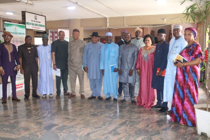 IMG-20220908-WA0098 Dr Famous Eseduwo;, Director Overseeing the Office of the Permanent Secretary EPO (M), Mr Clinton Igwe; Director Pollution Control, EPO (5th L), Engr Tony Iwere; Director II Drought Decertification and Coastal Zone Management EPO (4th L), Mr Mohammed Abdullahi; Director Procurement, EPO (3rd R,) Mrs Esther Kolade; Director II, Pollution Control, EPO (4th R) Mr Abdullahi Adamu Usur; Deputy Director, Research and Forecasting, NEMA (6th R), other Management staff of EPO and Officers of NEMA