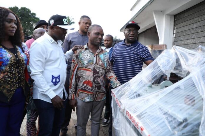 Ikpeazu Hands Over Electrical Transformers To 2 Different Groups