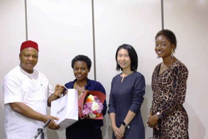 ICT for Change Programme PS GSO, Dr. Nnamdi Mbaeri (L), while presenting a prize to one of the awardees of the ICT for Change Programme as officials from Huawei look on.