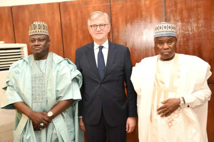 working visit to Ship House2 Group photograph of the Minister of Defence, Maj Gen. Bashir Salihi Magashi (M), The Permanent Secretary, MOD, Dr. Ibrahim Abubakar Kana mni (3rd L), the United Nations Under Secretary General for Peace Operations, Mr. Jean-Pierre Lacroix (4th L) and some management staff of MOD and UN aides on a working visit to Ship House, Abuja