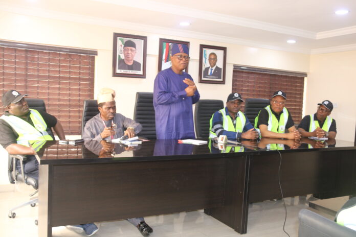 IMG_8668 Permanent Secretary EPO, Malam Shehu Ibrahim, mni (3rd R); Director, Pollution Control, Mr Clinton Igwe (2nd R); Director, Special Duties, Mr Yakubu Habu (1st R); Chief Medical Director, Lagos University Teaching Hospital, Prof. Chris Bode (3rd L); Provost, Lagos University Teaching Hospital, Prof. Osaretin Ebuehi (2nd L); and Director, Soil Erosion and Flood Control, Mr Abubakar Takuma (1st L) during the EPO inspection of LUTH Sewage facility