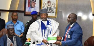L-R, The Hon. Minister of Agriculture and Food Security, Senator Abubakar Kyari receiving Hand Over Note from the Permanent Secretary, FMAFS, Dr Ernest Umakhihe, during the Assumption of Duty of the Hon. Ministers.