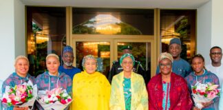 HE First Lady of the Federation Republic of Nigeria, Senator Oluremi Tinubu CON, (middle)flanked on the right by HE Wife of the Vice President, Hajia Nana Shettima (3rd left), Wife of the Senate President, Mrs Ekaette Akpabio(2nd right), Super Falcon players and other officials of the NFF, during their reception by her Excellency, in Abuja