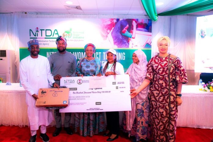 Women ICT Training Empowerment Programme L-R: DG, National Information Technology Development Agency (NITDA), Kashifu Inuwa Abdullahi, Hon. minister of Communications, Innovation and Digital Economy, Bosun Tijani, H.E First Lady of the Federal Republic of Nigeria, Senator Oluremi Tinubu, CON, OON, Beneficiary RHI Empowerment, joy Eguasa, National Coordinator RHI, Prof.Hafsat Ganduje and National Secretary RHI, Barr. Chioma Uzordima, at the Closing Ceremony of Women ICT Training Empowerment Programme, State House .Abuja