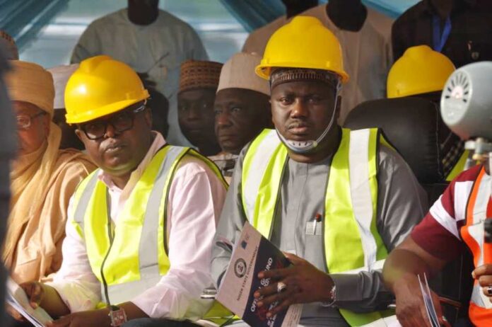 Dualization of Bida Ring Road The Minister of State, Agriculture and Food Security, Sen. Dr. Aliyu Sabi Abdullahi (C), during the official Flag off of the 44KM Dual Carriageway Bida Ring Road, Niger State