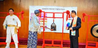 First Lady of the Federal Republic of Nigeria Senator Oluremi Tinubu CON rings the bell of peace, the 517th person to do so in the world and is observed by Dr Hong Tao-Tze, President of World Federation of World Peace and Love at the Commemoration of the International Day of Peace in New York