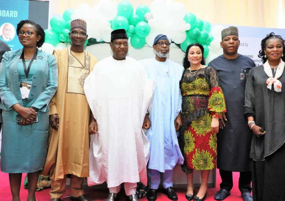 Left to Right: Permanent Secretary, Ministry of Solid Minerals Devpt. Dr Mary Ogbe; HE. Executive Governor of Nasarawa State. Engr. Abdullahi Sule; Senator George Akume, Secretary to the Government of the Federation; Minister for Solid Minerals Devpt. Dr Oladele Alake, Minister for Industry Trade & Investment, Dr. Doris Uzoka-Anite & Minister for Steel Devpt. Prince Shuaibu Audu