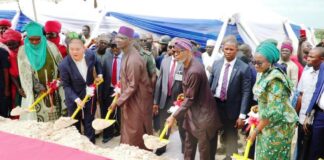 Left to Right: Emir of Nasarawa, His royal Highness Ibrahim Usman Jibrin; Ganfeng Staff, HE. Executive Governor of Nasarawa State, EngrAbdullahi Sule, Hon Minister for Solid Minerals Devpt, Dr Oladele Alake & Permanent Secretary, Dr. Mary Ogbe performing the act of groundbreaking ceremony of the Lithium Battery Processing Energy Factory.