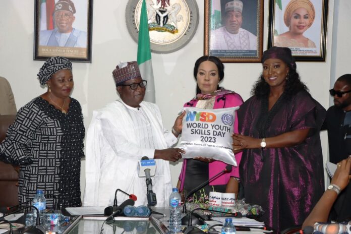 Hon. Minister of Labour and Employment, Simon Bako Lalong, CON (2nd left); Minister of State, Labour and Employment, Hon. Nkeiruka Onyejeocha, OON (2nd right); Director Overseeing the Office of the Permanent Secretary, Juliana Adebambo (left) and Country Director, International Labour Organization, Vanessa Phala (right) during the visit of ILO Country Director to the Ministry, Abuja