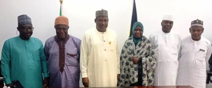 Albibiya visit to PS A L-R: Project Manager, Adepoju Nurudeen; Leader of the Delegation, Abdullahi Yahaya; Permanent Secretary, Dr. Nasir Sani-Gwarzo; Coordinator/Humanitarian Manager, Hajia Zainab Ibrahim Adewuyi; Director (Police Service Department) Ibrahim Muhammad Buratai and other appeal during a courtesy visit of the Alhabibiyah Islamic society to the Headquarters of the Ministry recently.