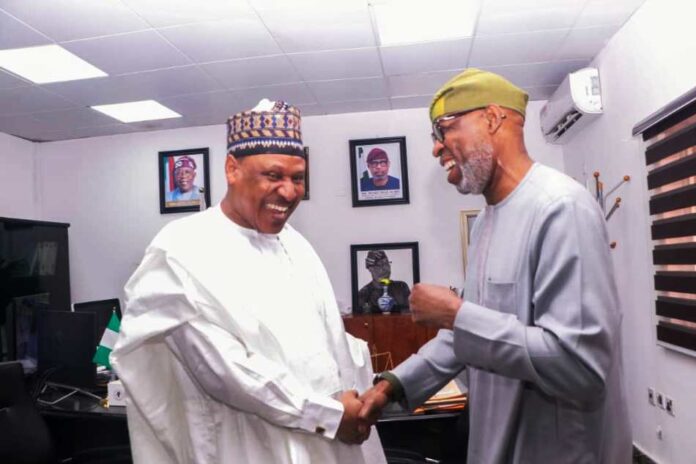 Dr. Oladele Alake and Alhaji Mohammed Idris The Hon Minister of Solid Minerals Development, Dr. Oladele Alake received the Hon Minister of Information and National Orientation, Alhaji Mohammed Idris on courtesy visit, in his Office. On the Hon. Minister's entourage were the Management staff of the Ministry.