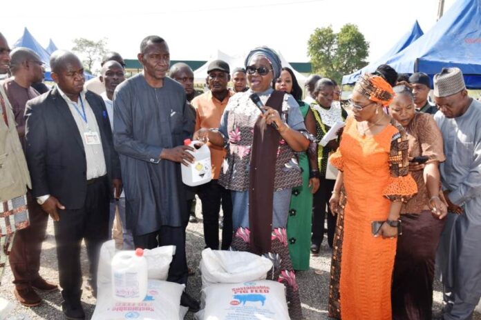 The Representative of Permanent Secretary, FMAFS, Mrs Fausat Lawal,( Second Person from Right)during the distribution of Agricultural inputs and Animal Feed to farmers in FCT.