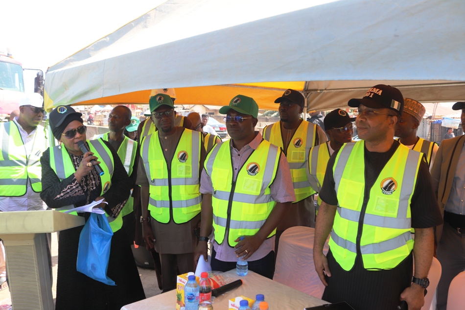 L-R, Director (Head, Comm./PR), Mrs. Maryam M. Sanusi, fnipr, moderating the flag-off
of “Operation Connect Your Destination” by Managing Director/CEO, FERMA, Engr.
(Dr.) Chukwuemeka Agbasi, FNSE, FNIHTE, today 19th December, 2023