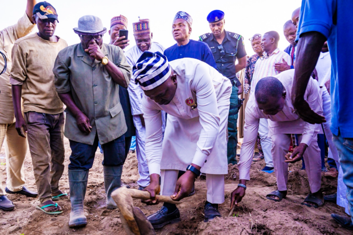 Honourable Minister of Water Resources and Sanitation, Engr. Prof. Joseph Terlumun Utsev Flag off of Gajir/Abunde farming season, Ushongo LGA of Benue State by the Honourable Minister of Water Resources and Sanitation, Engr. Prof. Joseph Terlumun Utsev
