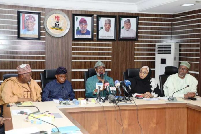 Presidential Committee On Securing Natural Resources1 MIDDLE on the High Table; the Honourable Minister of Solid Minerals Development, Dr Oladele Alake addresses the Press Corps covering the Ministry on the Kernels of discussions during the closed door session of the second meeting of the ad-hoc committee meeting. Membership of this expanded Inter-Ministerial Committee comprises the critical security agencies - Army, Navy, Airforce, NSAs Office , IGP, Commandant of NSCDC and Commandant of Forest Guards. The Hon. Ministers of Defence, Marine and Blue Economy, Police Affairs ( State), Environment and Interior were also present as members of the Presidential Committee On Securing Natural Resources.
