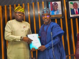 The New Permanent Secretary Ministry of Housing and Urban Development, Dr. Marcus Olaniyi Ogunbiyi (L) signing /receiving the handover note from the outgoing Permanent Secretary, works and housing, Mamuda Mamman(R), during the occasion of the official handover at the Ministry Headquarters in Abuja, Friday, January12th, 2024