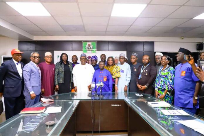 (CMH&SW) Prof. Muhammad Ali Pate, (PSH&SW) Daju Kachollom mni with members of Rotary International