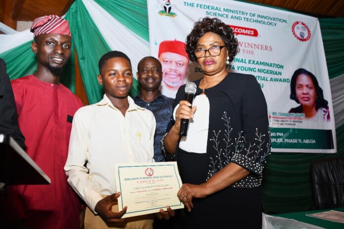Permanent Secretary, Federal Ministry of Innovation, Science and Technology, Mrs. Esuabana Nko-Asanye representative of the Hon. Minister (right) Teacher, Unity Senior College, Lagos State, Mr. Peter Abass Tunde (left) Abdulrahman Fadlullahi a Student, from Unity Senior College, Lagos State winner 1st Position at the National Final Examination 774 Young Nigerian Scientists Presidential Award (774-YONSPA) 8th edition and others during the Presentation of Certificates in Abuja recently.