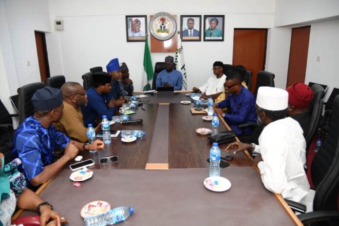 Forum of States Commissioners of Youth Honourable Minister of State for Youth Development, Ayodele Olawande with Forum of States Commissioners of Youth and Sports Development in a meeting in Federal Ministry of Youth Development, Abuja